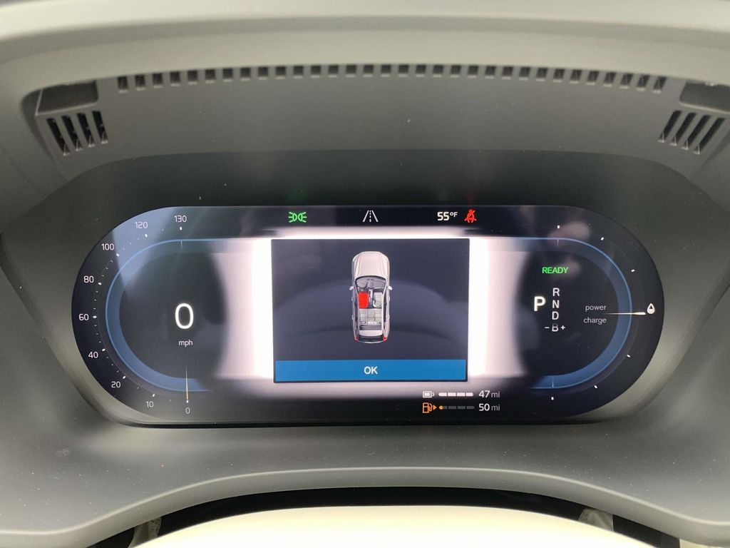 2025 Volvo XC60 T8 Plus photo 14