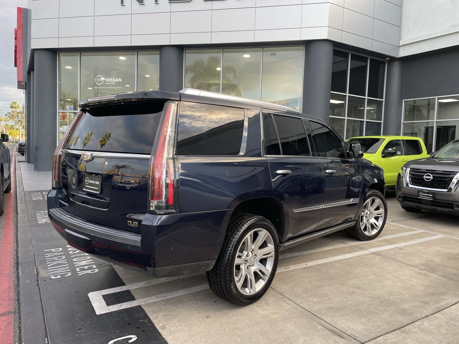 2017 Cadillac Escalade Premium Luxury photo 2