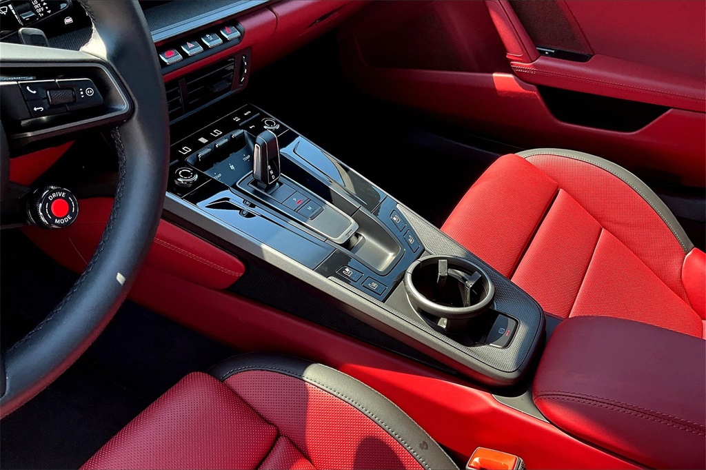 2025 Porsche 911 photo 17