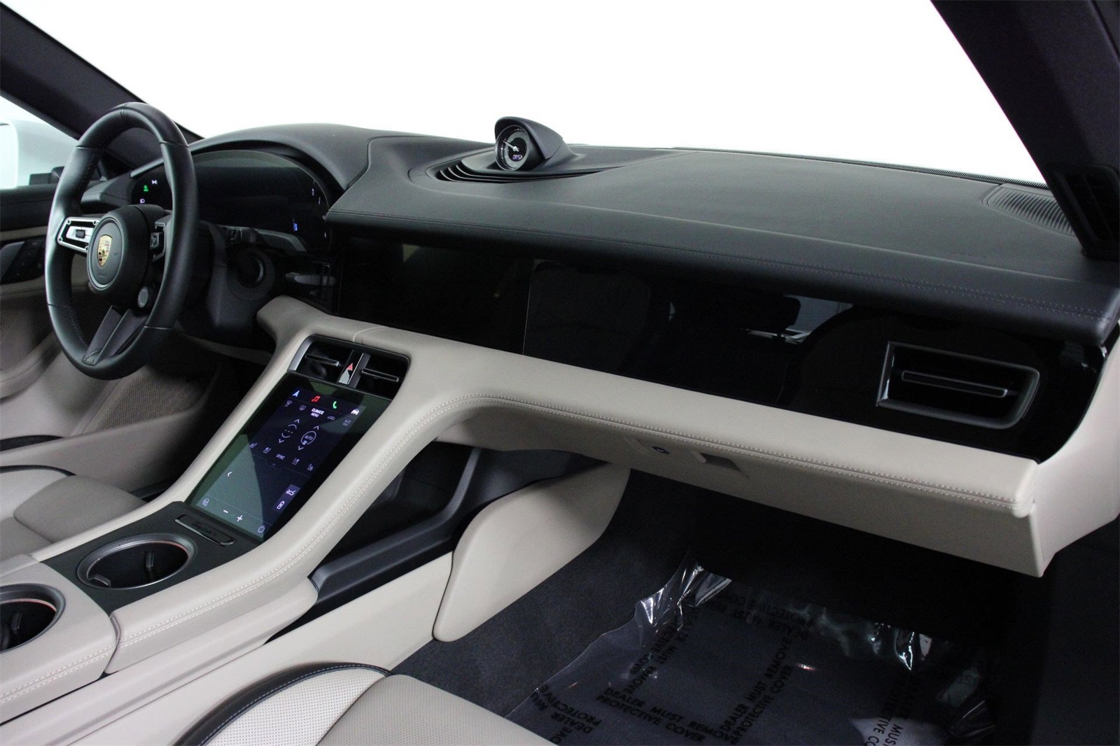 2025 Porsche Taycan photo 21