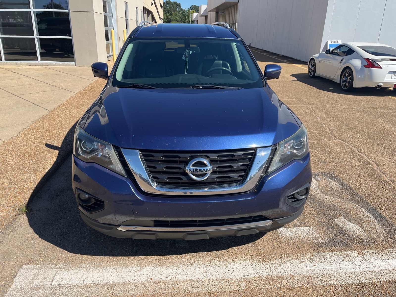 2017 Nissan Pathfinder SL photo 3