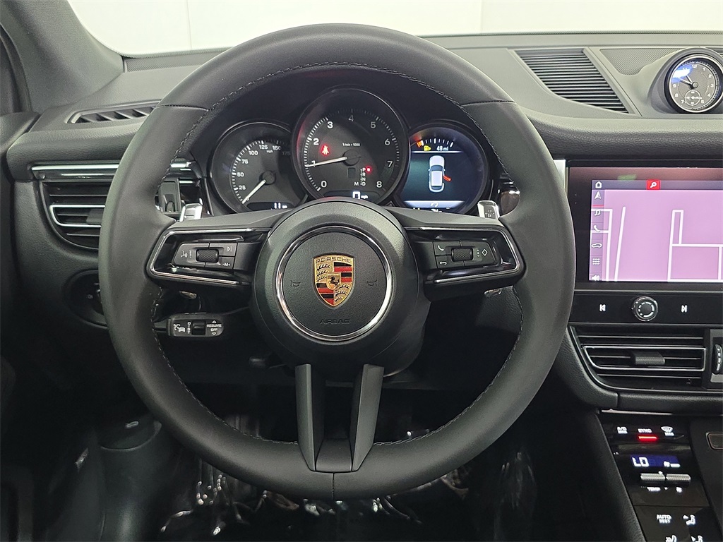 2026 Porsche Macan T photo 13