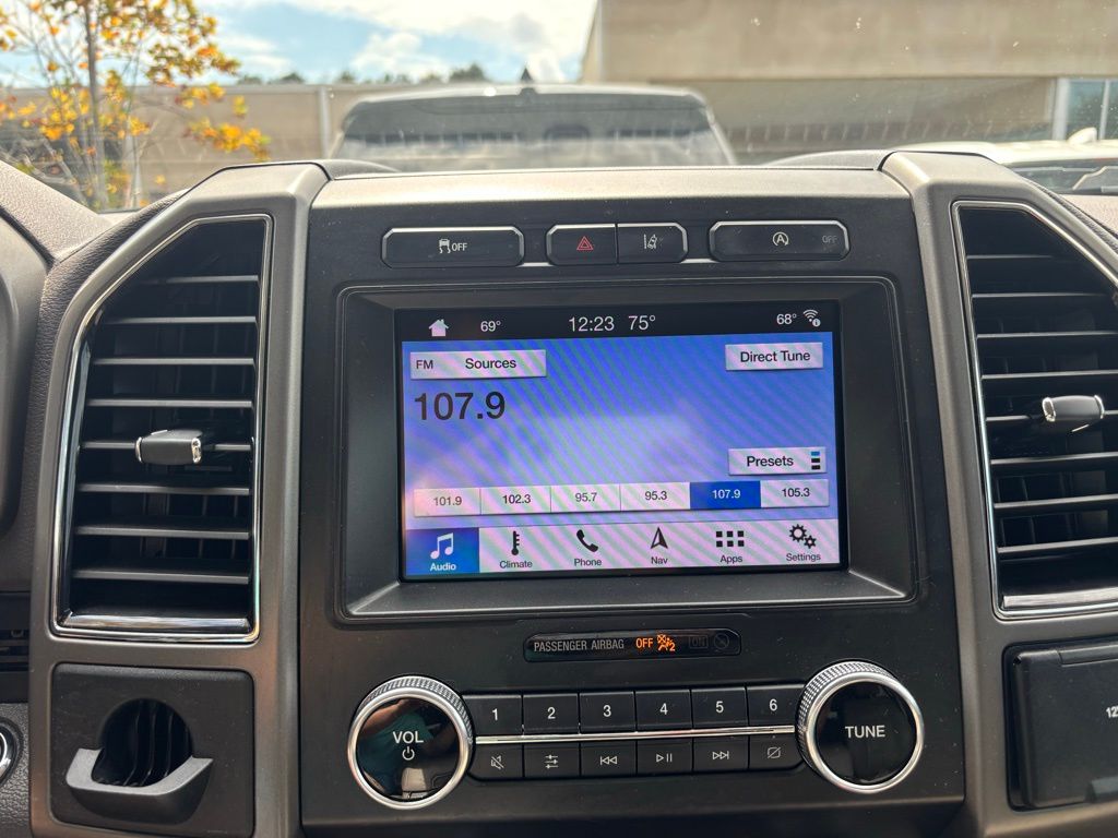 2019 Ford Expedition XLT photo 12