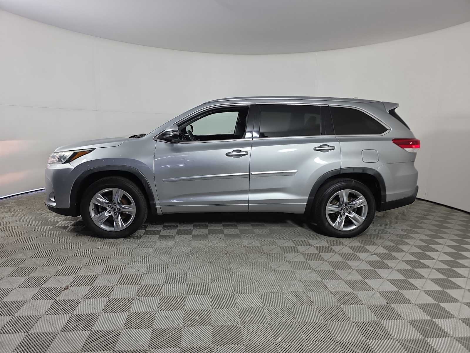 2017 Toyota Highlander Limited photo 3
