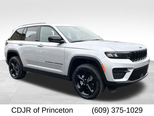 2025 Jeep Grand Cherokee Altitude's photo