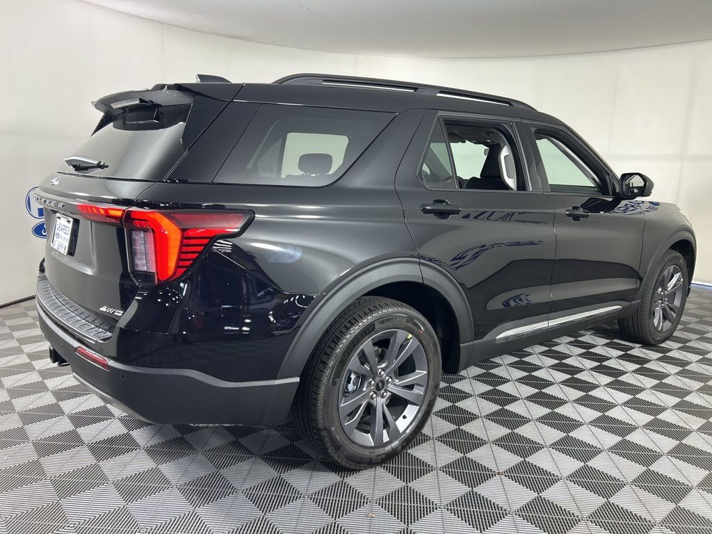2025 Ford Explorer photo 3