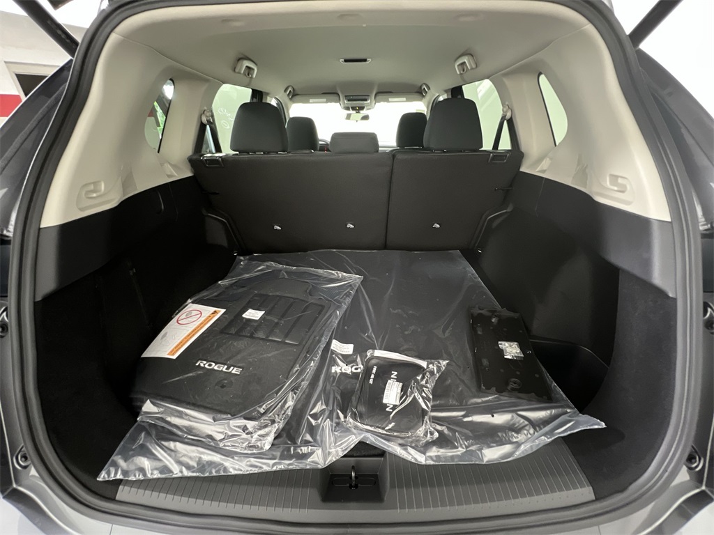 2026 Nissan Rogue SV photo 17