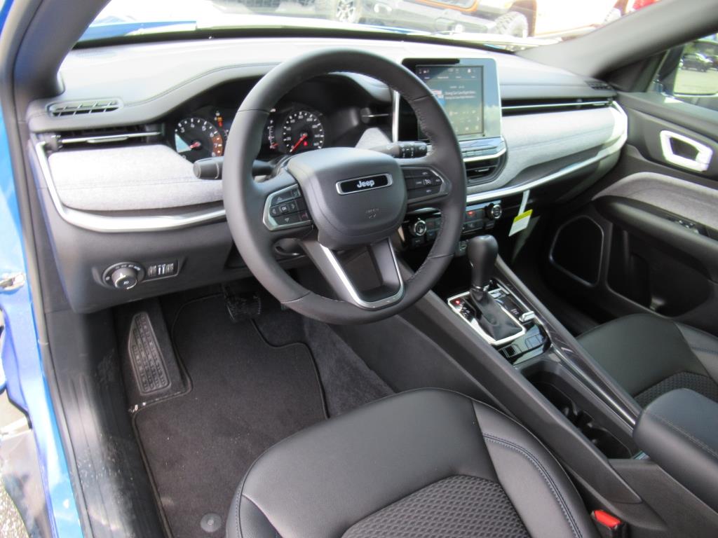 2025 Jeep Compass Latitude photo 15