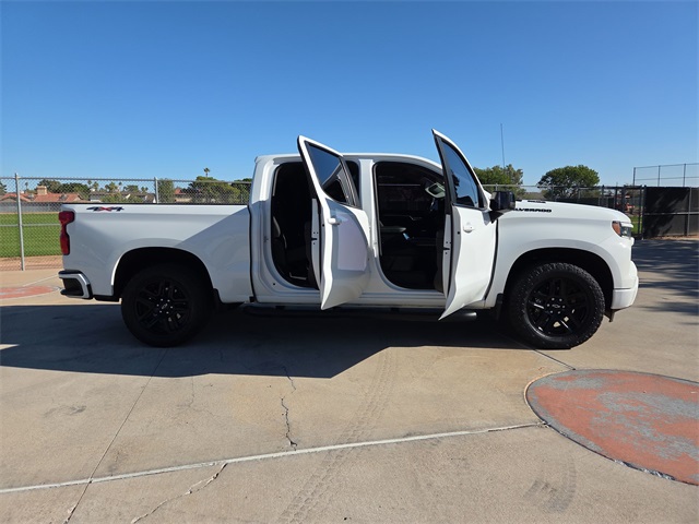 2023 Chevrolet Silverado 1500 RST photo 2