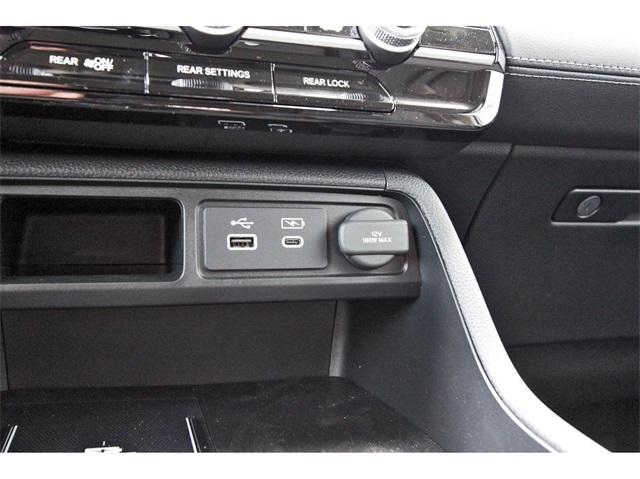 2025 Honda Pilot Touring photo 23