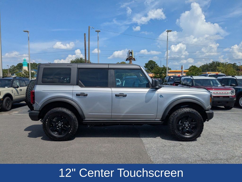 2024 Ford Bronco Black Diamond photo 2