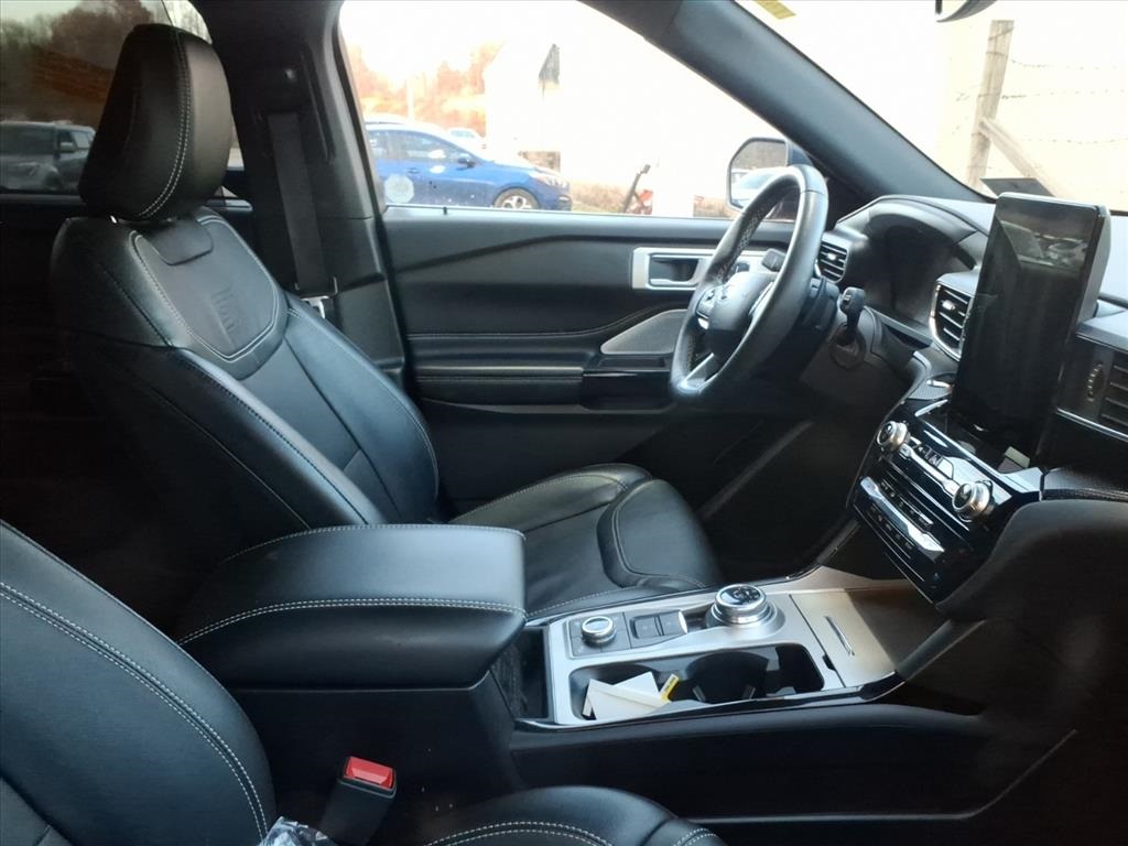 2023 Ford Explorer ST photo 4