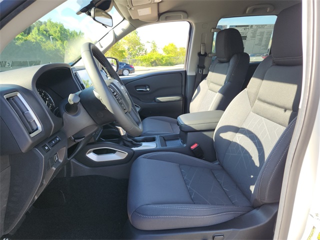 2025 Nissan Frontier SV photo 6