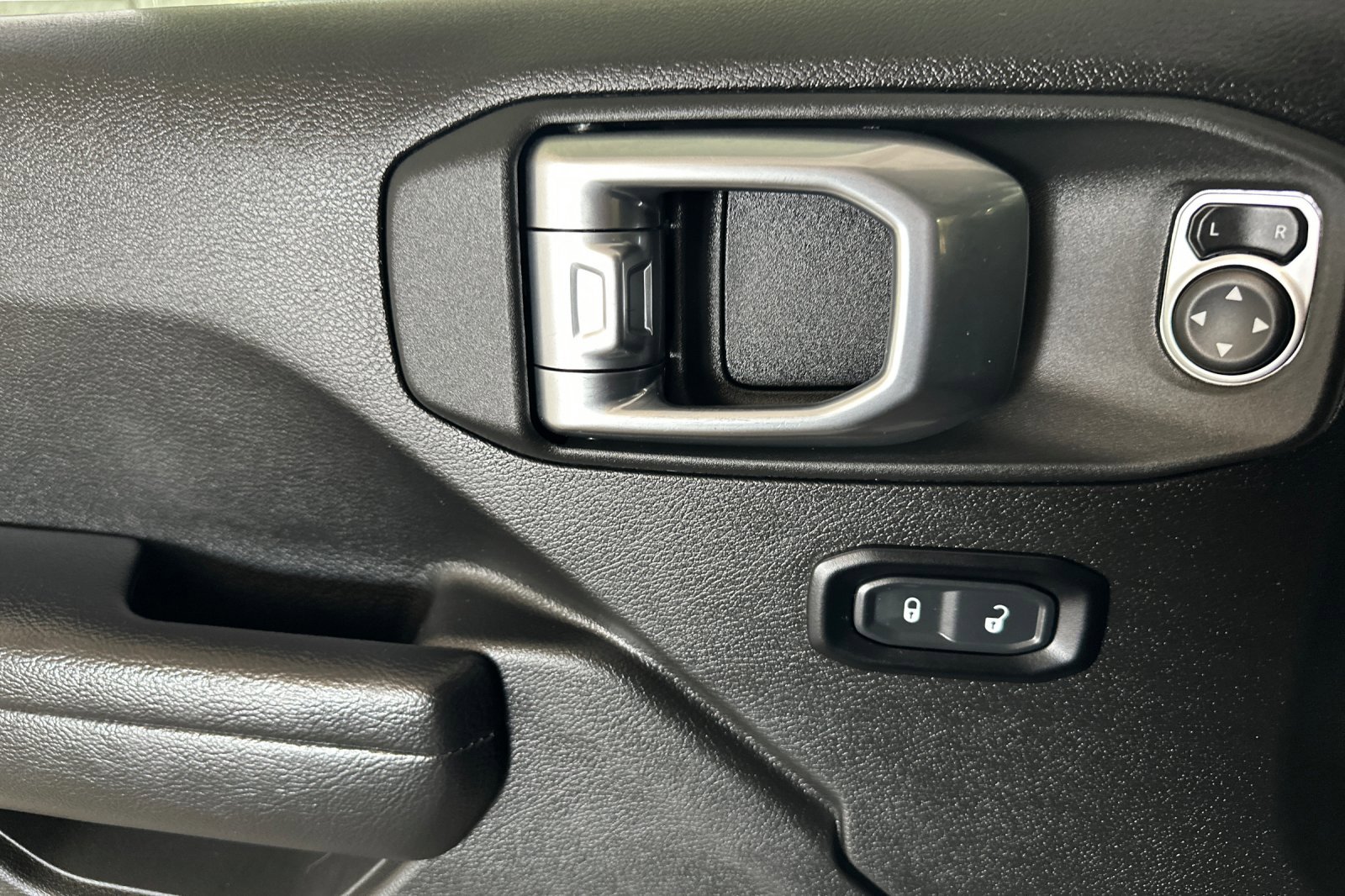 2024 Jeep Wrangler Rubicon 4xe photo 11
