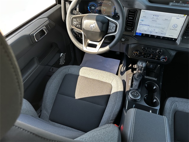 2025 Ford Bronco Base photo 13