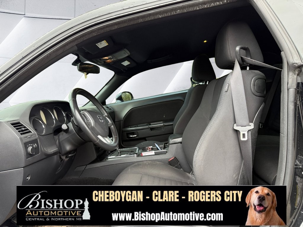 2014 Dodge Challenger SXT photo 2