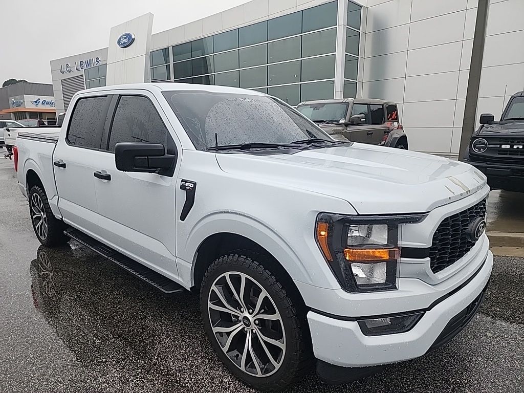 2022 Ford F-150 XL's photo
