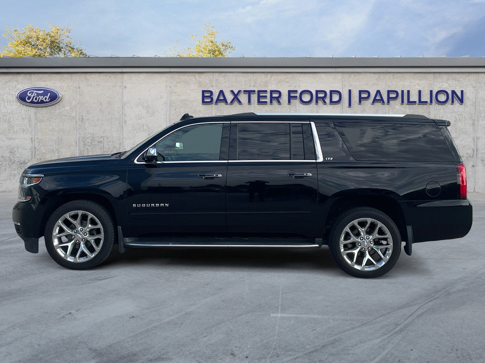2016 Chevrolet Suburban LTZ photo 2