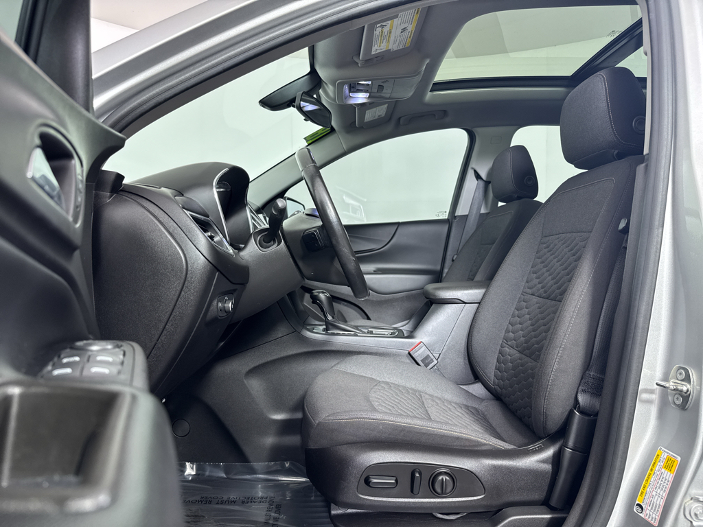 2018 Chevrolet Equinox LT photo 3