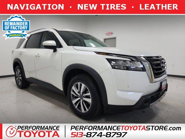 2023 Nissan Pathfinder SL's photo