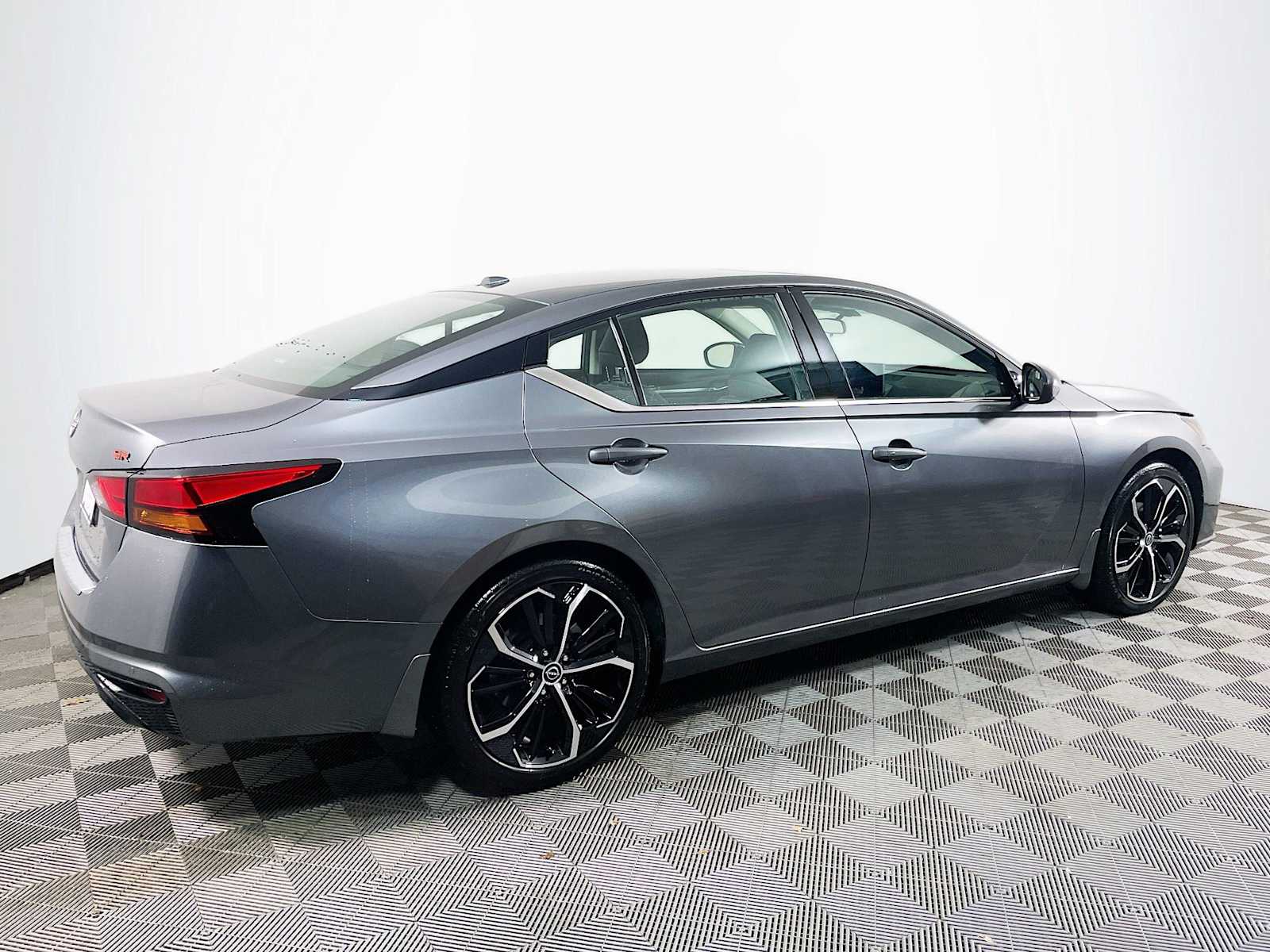 2023 Nissan Altima 2.5 SR photo 4