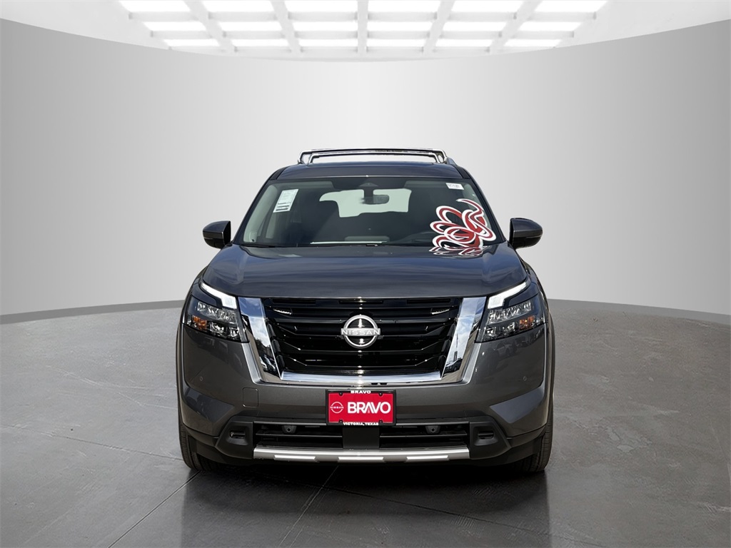 2025 Nissan Pathfinder Platinum photo 2