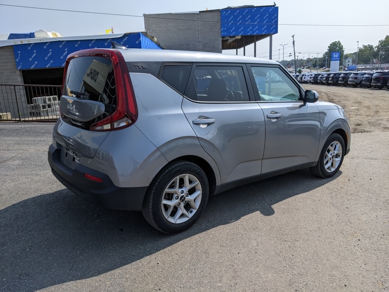 2022 Kia Soul LX photo 2