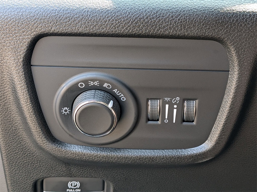 2023 Jeep Grand Cherokee Altitude photo 13