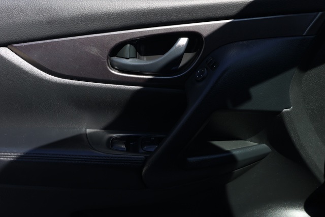 2022 Nissan Rogue Sport S photo 21