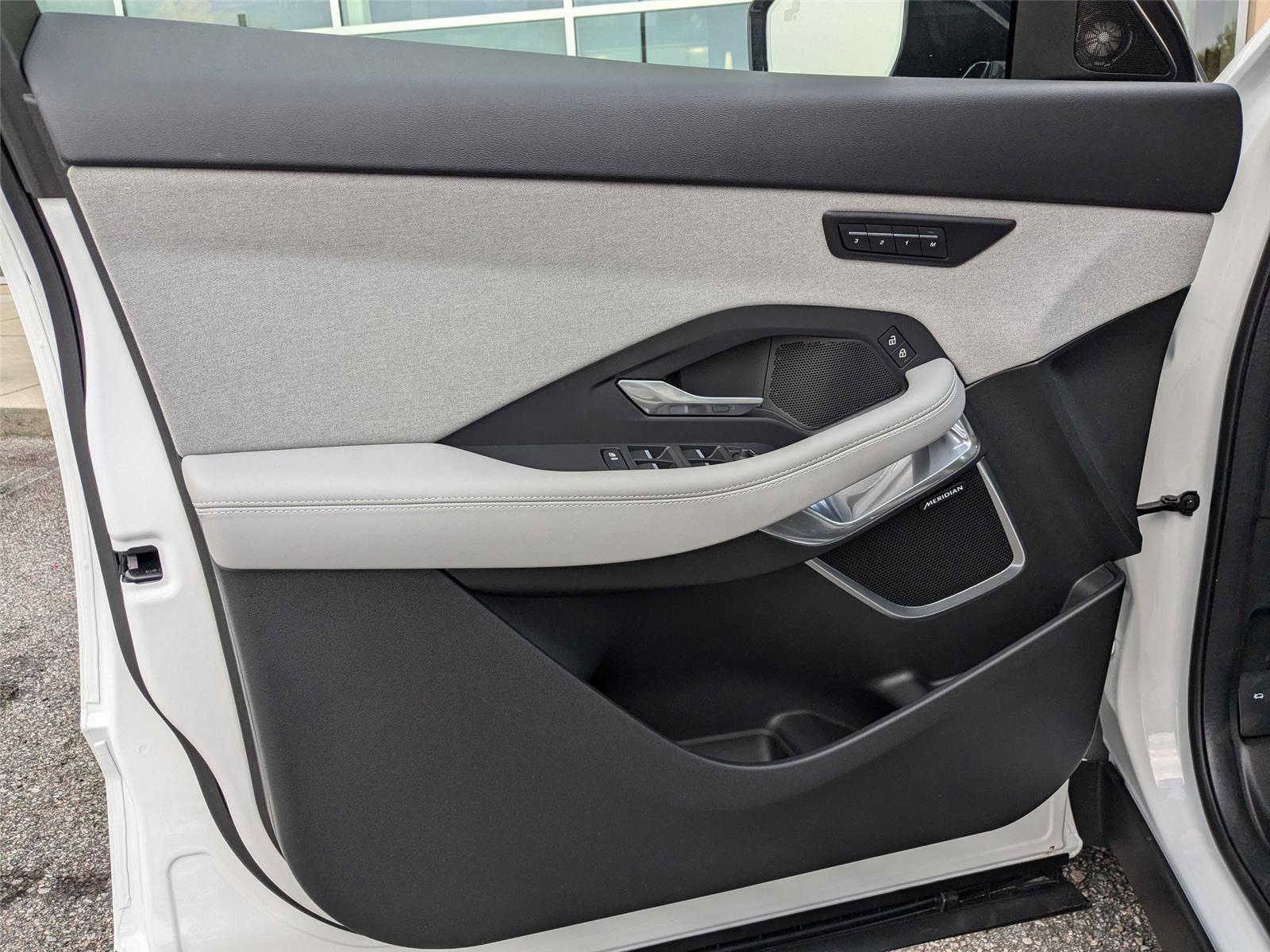 2024 Jaguar E-PACE R-Dynamic SE photo 11