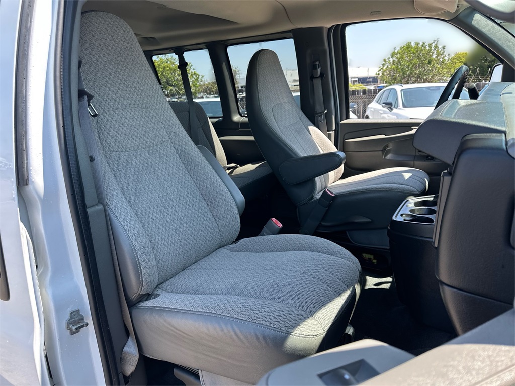 2014 Chevrolet Express 3500 LT photo 35