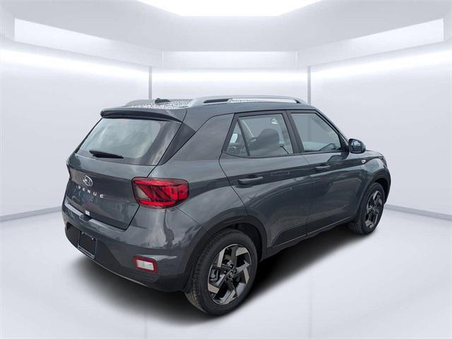 2025 Hyundai Venue SEL photo 2
