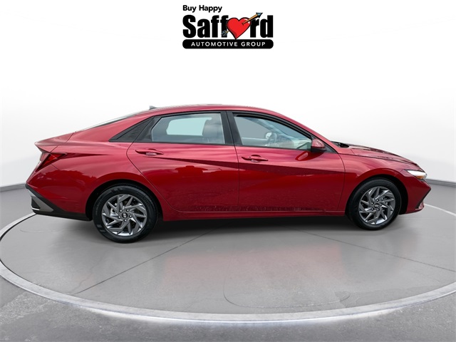 2024 Hyundai Elantra SEL photo 4