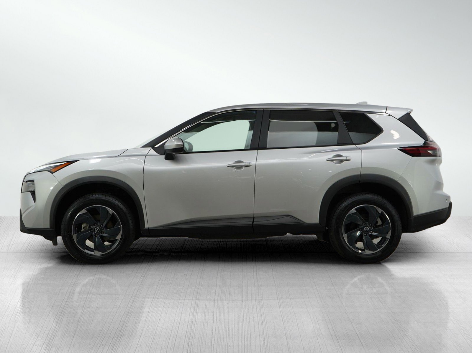 Used 2024 Nissan Rogue SV with VIN 5N1BT3BB6RC688612 for sale in Minneapolis, Minnesota