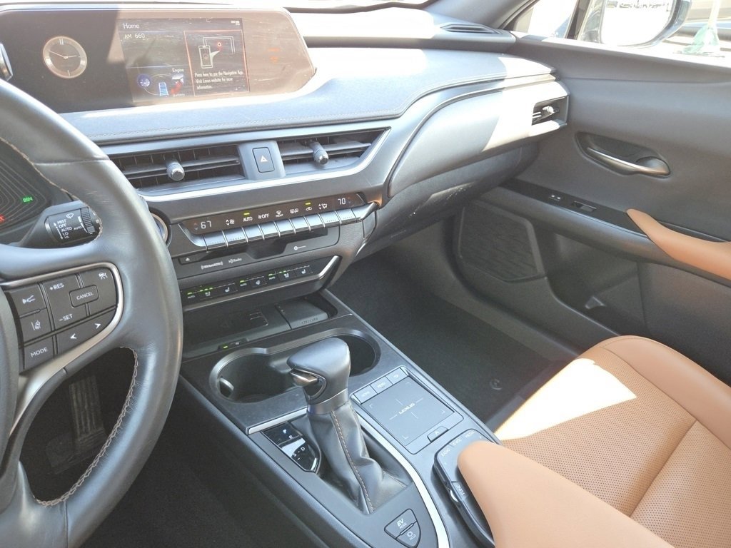 2020 Lexus UX 250h Premium photo 33