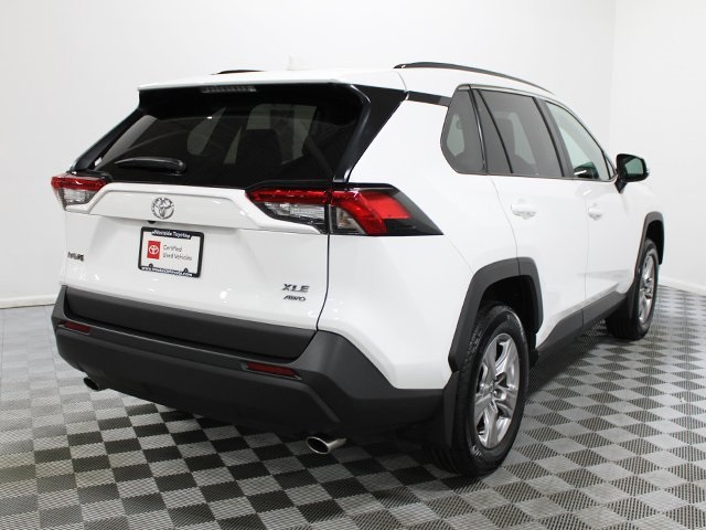 2023 Toyota RAV4 XLE photo 4