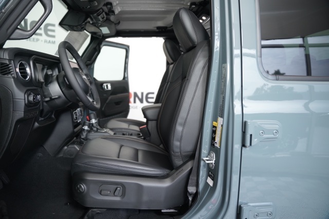 2025 Jeep Gladiator Sport photo 21