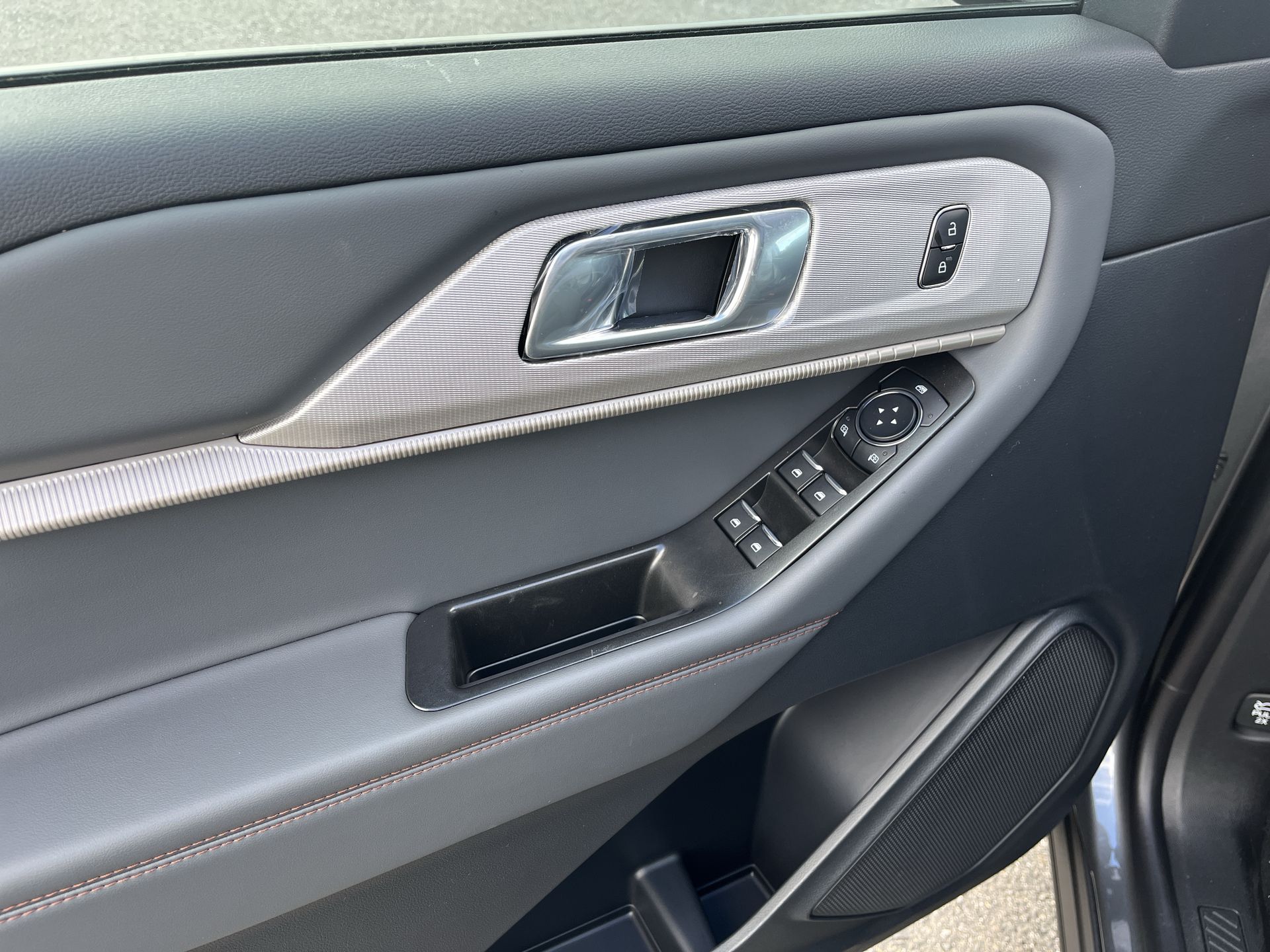 2026 Ford Explorer photo 4