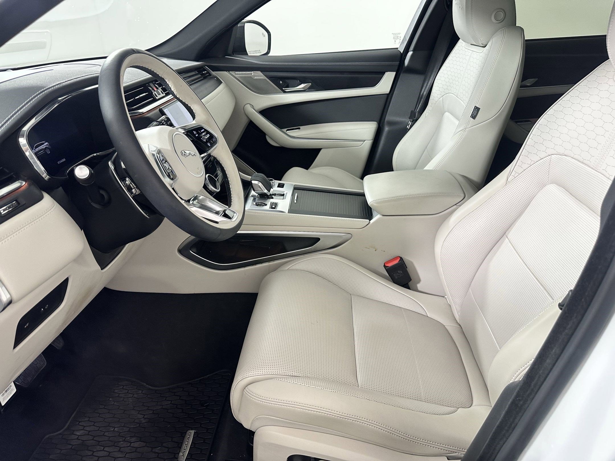 2026 Jaguar F-PACE P400 R-Dynamic S photo 4