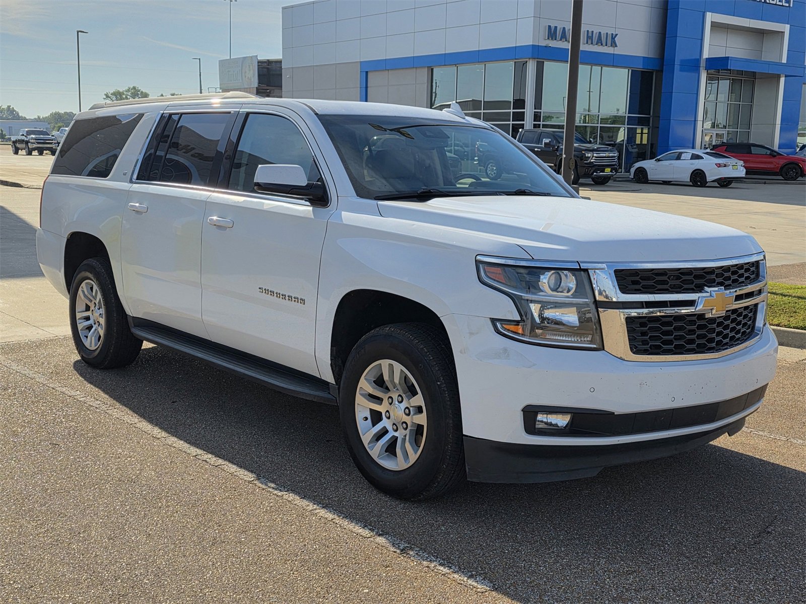 2018 Chevrolet Suburban LT photo 2
