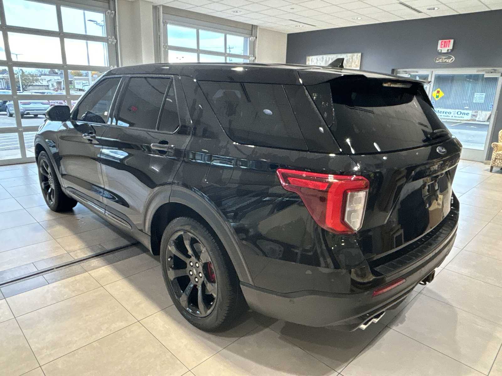 2021 Ford Explorer ST photo 4