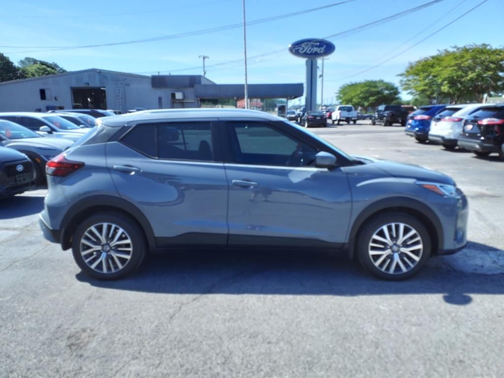2021 Nissan Kicks SV photo 3