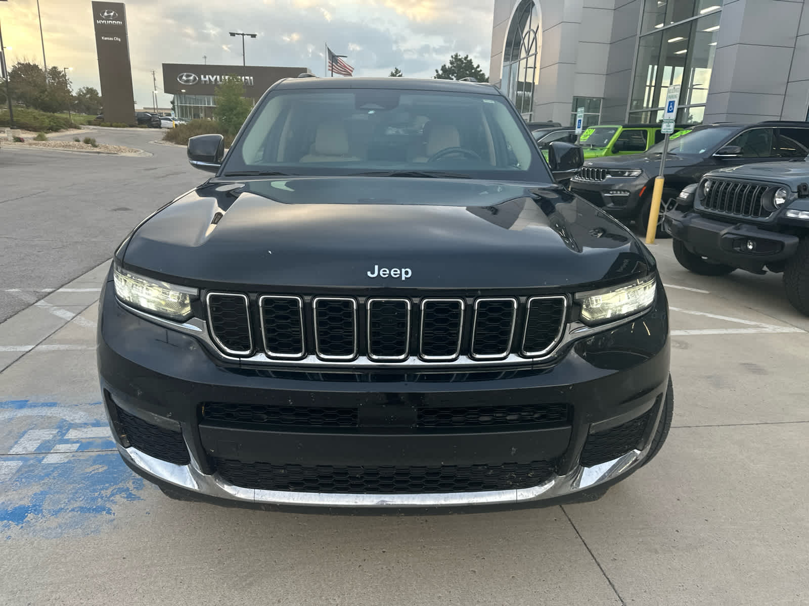 Used 2022 Jeep Grand Cherokee L Limited with VIN 1C4RJKBG1N8538337 for sale in Kansas City