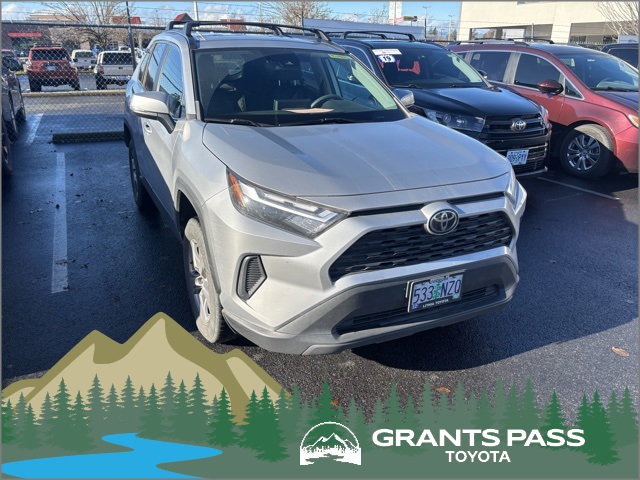 2023 Toyota RAV4 XLE's photo