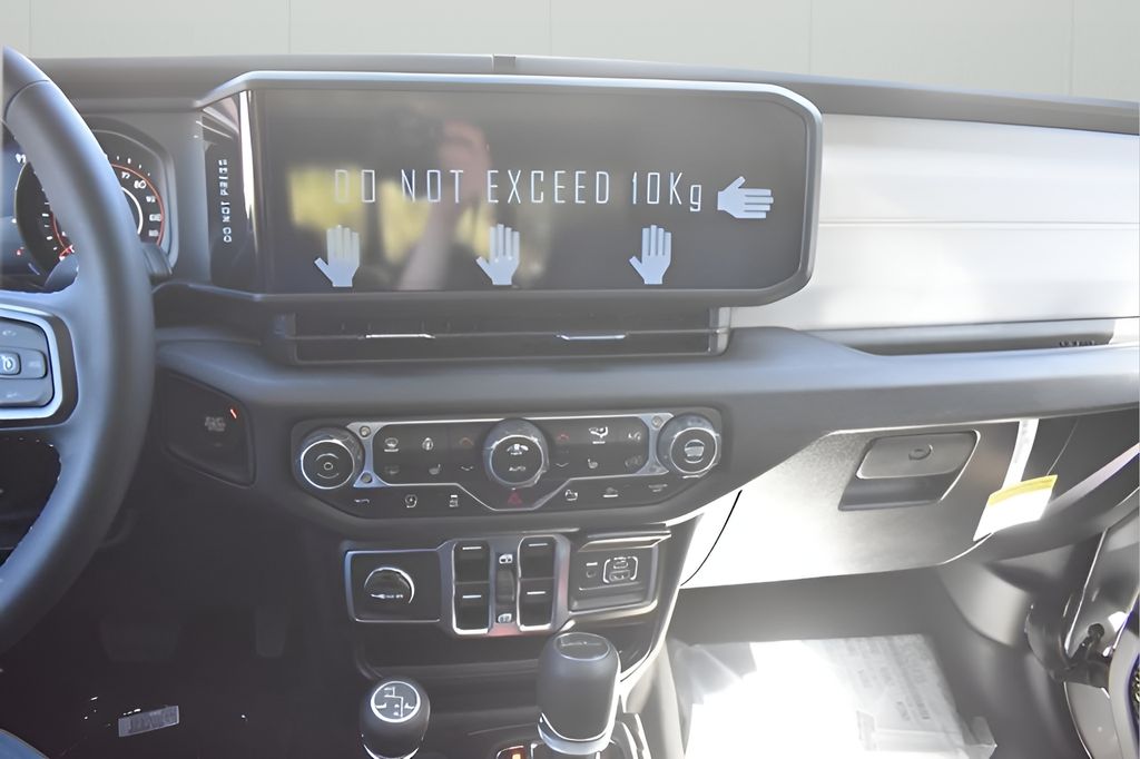 2025 Jeep Gladiator Sport S photo 17