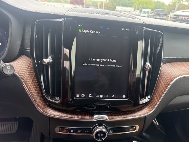 2022 Volvo XC60 B5 Inscription photo 16