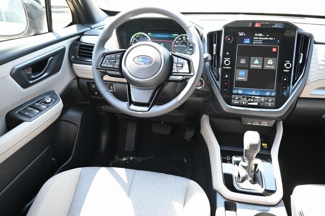 2025 Subaru Forester Premium photo 9