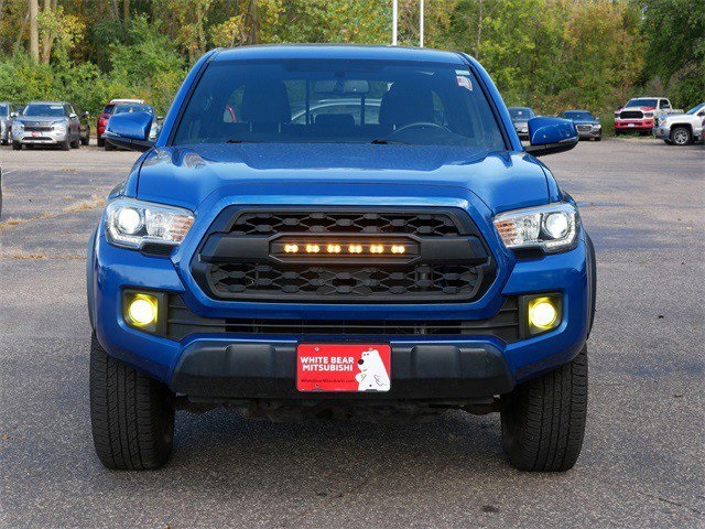2017 Toyota Tacoma TRD Off-Road photo 2
