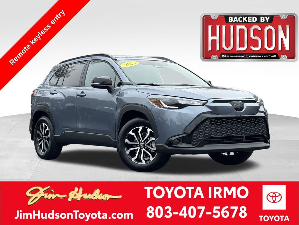 2025 Toyota Corolla Cross SE's photo