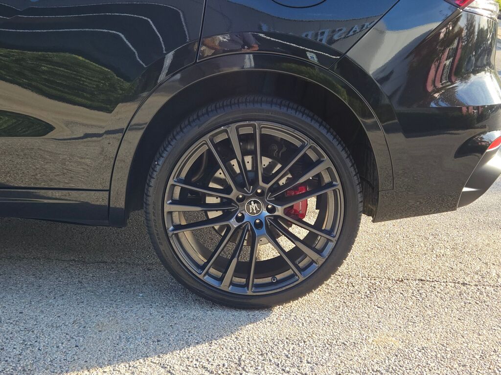 2022 Maserati Levante Modena photo 13
